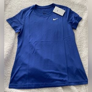 Medium size Nike T-shirt, medium in women’s